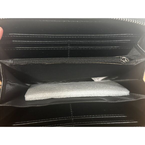 Ed Hardy Black Vegan Leather Wallet Hearts Love Tattoo Zip Around Wristlet NWT - Picture 4 of 5